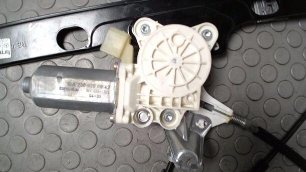 Foto: FENSTERHEBER ELEKTRISCH VORN RECHTS eines Mercedes-Benz Vaneo CDI 1.7 GL