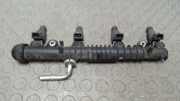 Foto: EINSPRITZLEITUNG / EINSPRITZEINHEIT eines Opel Agila 1.2 16 V