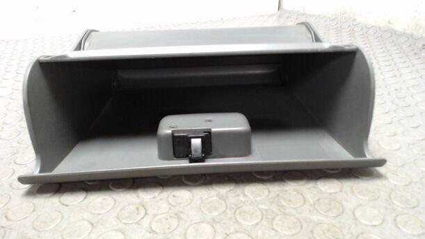 Foto: HANDSCHUHFACH eines Opel Agila 1.2 16 V