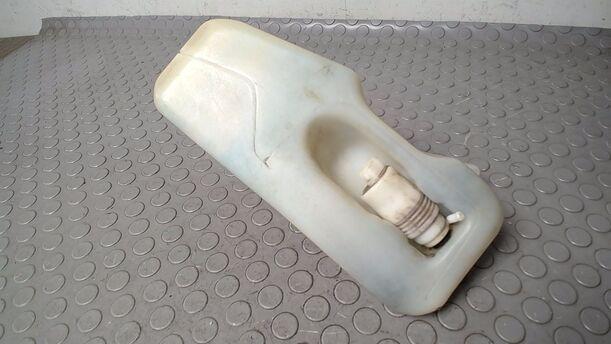 Foto: SCHEIBENWASCHBEHÄLTER eines VW Polo Classic 75