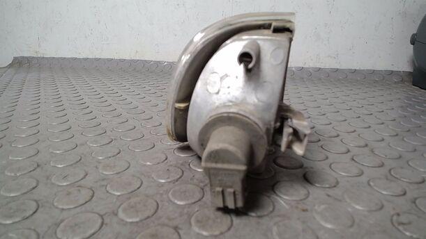 Foto: BLINKER LINKS / VARIANT ) eines VW Polo Classic 75