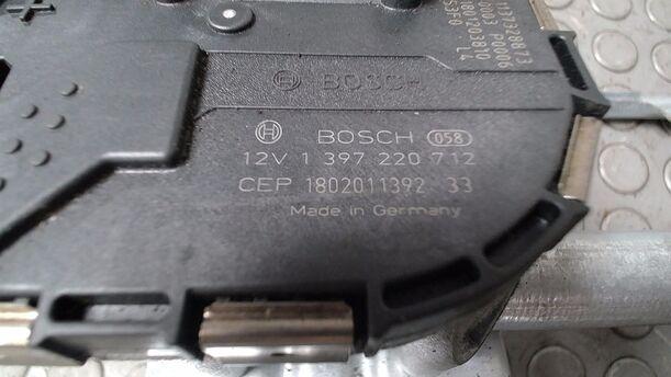 Foto: SCHEIBENWISCHERMOTOR VORN ( 1 HALTER GESCHWEIßT ) eines Skoda Octavia Combi 1.6 TDI