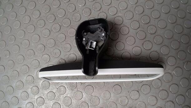 Foto: INNENSPIEGEL AUTOMATISCH ABBLENDBAR eines Skoda Octavia Combi 1.6 TDI GL
