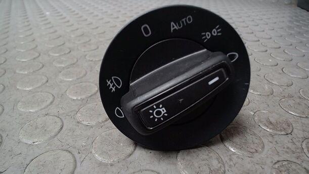 Foto: LICHTSCHALTER eines Skoda Octavia Combi 1.6 TDI GL