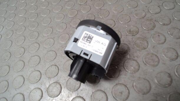Foto: LICHTSCHALTER eines Skoda Octavia Combi 1.6 TDI GL