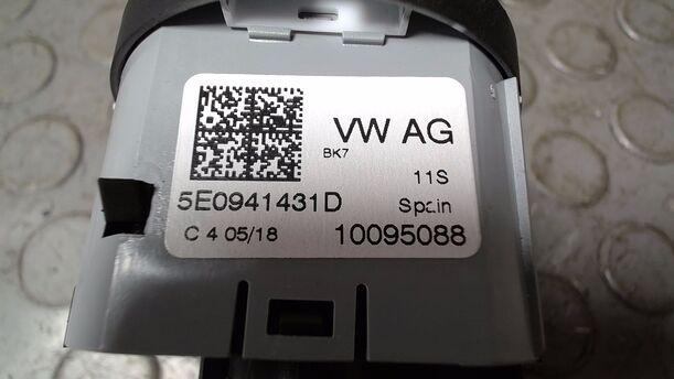 Foto: LICHTSCHALTER eines Skoda Octavia Combi 1.6 TDI GL