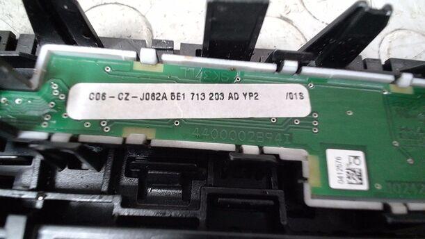 Foto: VERKLEIDUNG SCHALTKULISSE ( AUTOMATIK ) eines Skoda Octavia Combi 1.6 TDI GL