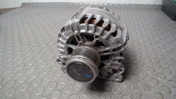 Foto: LICHTMASCHINE (STECKER BESCHÄDIGT) eines Skoda Octavia Combi 1.6 TDI GL