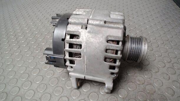 Foto: LICHTMASCHINE (STECKER BESCHÄDIGT) eines Skoda Octavia Combi 1.6 TDI GL