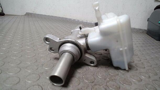 Foto: HAUPTBREMSZYLINDER eines Skoda Octavia Combi 1.6 TDI GL