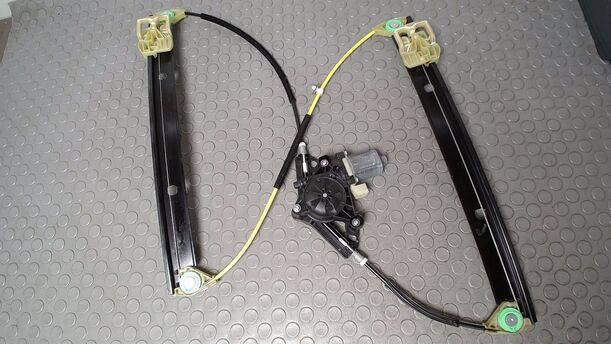 Foto: FENSTERHEBER ELEKTRISCH VORN RECHTS eines Skoda Octavia Combi 1.6 TDI GL