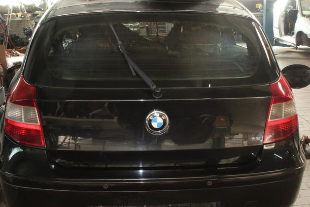 Foto: HECKKLAPPE / HECKDECKEL eines BMW 118i GL