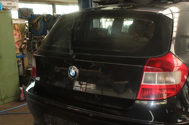 Foto: HECKKLAPPE / HECKDECKEL eines BMW 118i GL