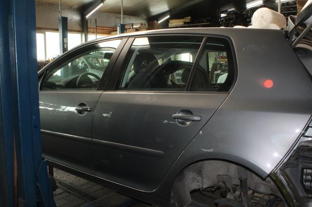 Foto: TÜR HINTEN LINKS eines VW Golf 1.9 TDI GL