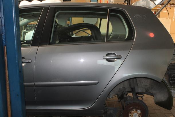 Foto: TÜR HINTEN LINKS eines VW Golf 1.9 TDI GL