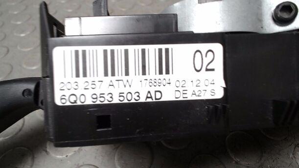 Foto: KOMBISCHALTER/ LENKSTOCKSCHALTER eines Seat Ibiza 1.4 16V GL