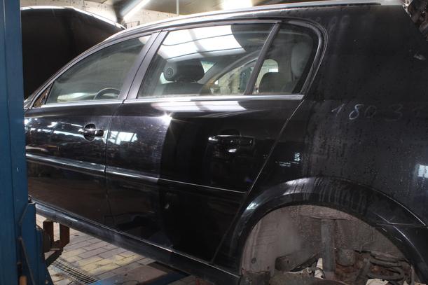 Foto: TÜR HINTEN LINKS eines Opel Signum 1.9 CDTI GL