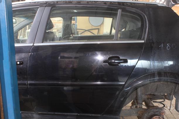 Foto: TÜR HINTEN LINKS eines Opel Signum 1.9 CDTI GL