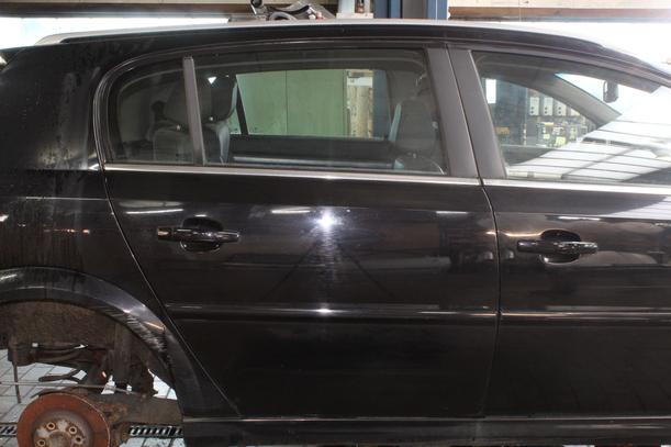 Foto: TÜR HINTEN RECHTS eines Opel Signum 1.9 CDTI GL