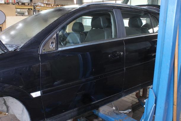 Foto: TÜR VORN LINKS eines Opel Signum 1.9 CDTI GL
