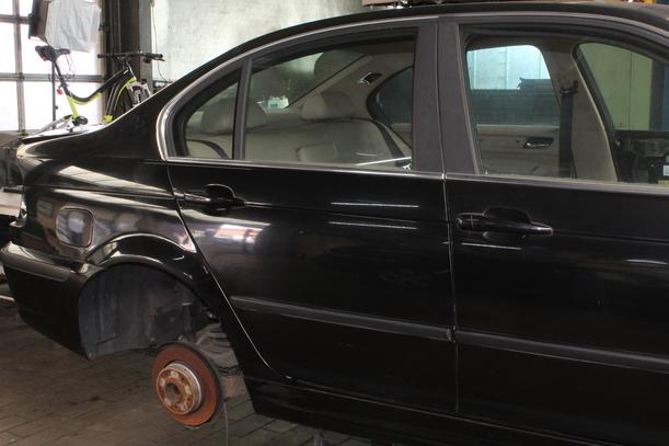 Foto: TÜR HINTEN RECHTS eines BMW 320i GL