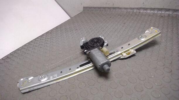 Foto: FENSTERHEBER ELEKTRISCH HINTEN LINKS (Limousine) eines BMW 320i Saphir