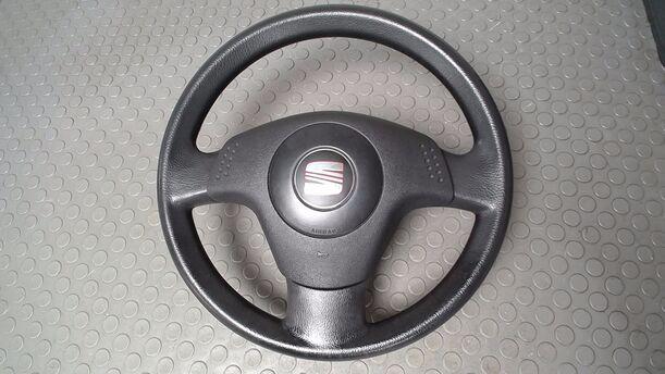 Foto: LENKRAD ( OHNE AIRBAG ) eines Seat Ibiza 1.4 16V Saphir