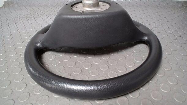 Foto: LENKRAD ( OHNE AIRBAG ) eines Seat Ibiza 1.4 16V Saphir