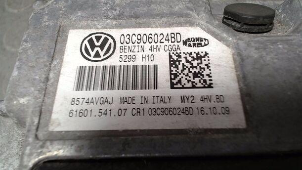 Foto: STEUERGERÄT EINSPRITZUNG/ MOTORSTEUERGERÄT eines VW Golf 1.4 Saphir