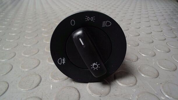 Foto: LICHTSCHALTER eines VW Golf 1.4 Saphir