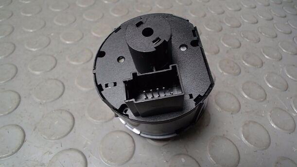 Foto: LICHTSCHALTER eines VW Golf 1.4 Saphir