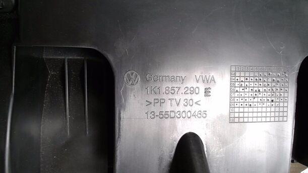 Foto: HANDSCHUHFACH eines VW Golf 1.4 GLX