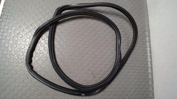 Foto: TÜRDICHTUNG/ TÜRGUMMI VORN LINKS ( 4/5 TÜRER ) eines VW Golf 1.4 GLX