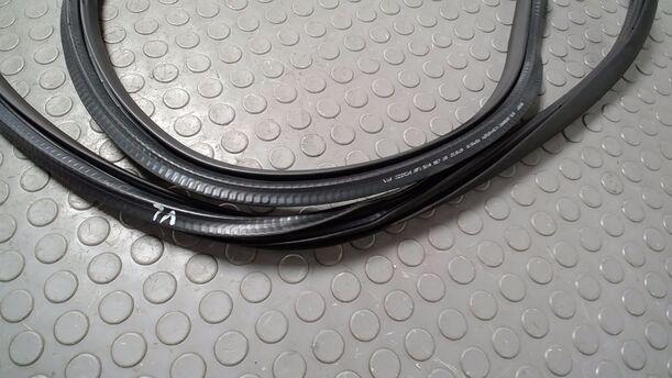 Foto: TÜRDICHTUNG/ TÜRGUMMI VORN LINKS ( 4/5 TÜRER ) eines VW Golf 1.4 GLX