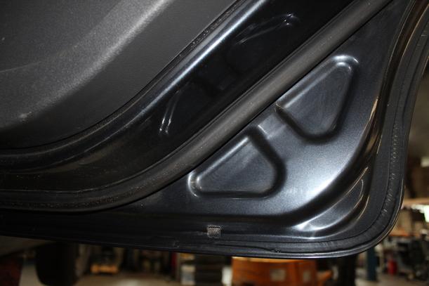 Foto: TÜR HINTEN RECHTS ( TURNIER/ VOR FACELIFT ) eines Ford Focus Turnier 1.6 16V Edition