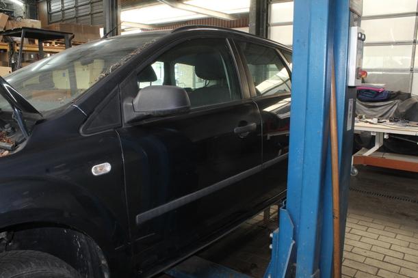 Foto: TÜR VORN LINKS ( TURNIER/ VOR FACELIFT ) eines Ford Focus Turnier 1.6 16V Edition