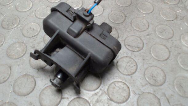 Foto: STELLMOTOR TANKKLAPPE / TANKDECKEL eines VW Tiguan 2.0 TDI DPF 4Motion Edition