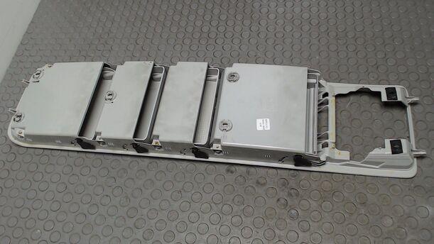 Foto: ABLAGEFACH / DACHKONSOLE eines VW Tiguan 2.0 TDI DPF 4Motion Edition