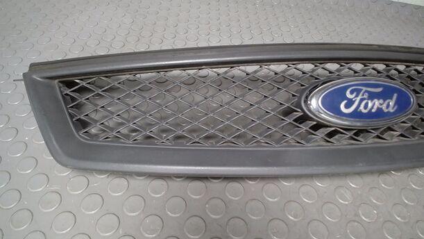 Foto: KÜHLERGRILL eines Ford Focus Turnier 1.6 16V Edition