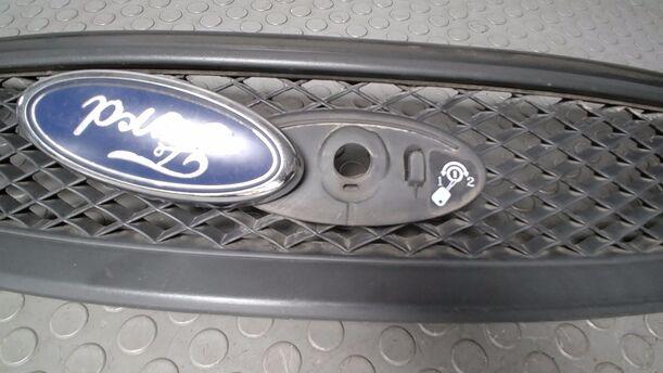 Foto: KÜHLERGRILL eines Ford Focus Turnier 1.6 16V Edition
