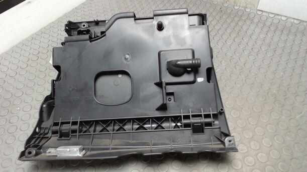 Foto: HANDSCHUHFACH eines VW Tiguan 2.0 TDI DPF 4Motion Edition