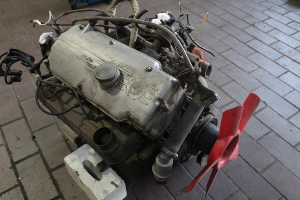Foto: MOTOR (TEILETRÄGER) eines BMW 318