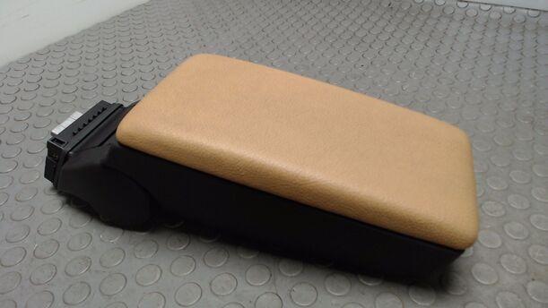 Foto: MITTELARMLEHNE VORN ( LEDER ) eines Alfa Romeo GT 1.9 JTD M-Jet