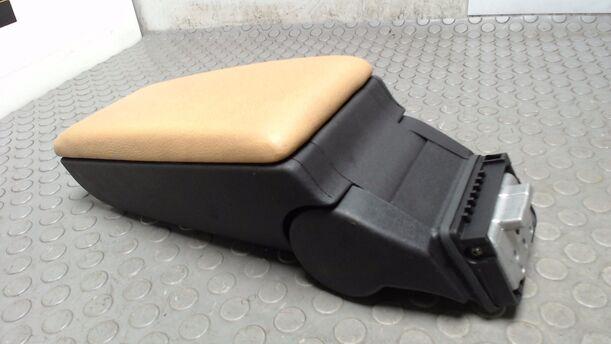 Foto: MITTELARMLEHNE VORN ( LEDER ) eines Alfa Romeo GT 1.9 JTD M-Jet