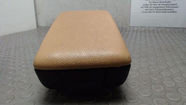 Foto: MITTELARMLEHNE VORN ( LEDER ) eines Alfa Romeo GT 1.9 JTD M-Jet
