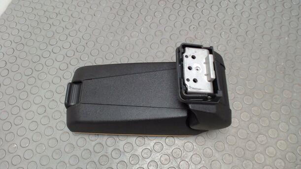 Foto: MITTELARMLEHNE VORN ( LEDER ) eines Alfa Romeo GT 1.9 JTD M-Jet