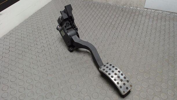 Foto: GASPEDAL ( DISTINCTIVE VERSION ) eines Alfa Romeo GT 1.9 JTD M-Jet