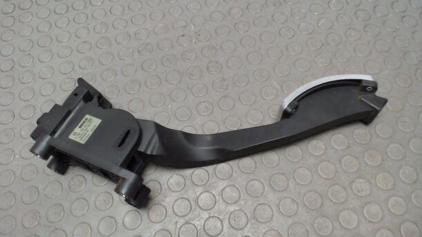 Foto: GASPEDAL ( DISTINCTIVE VERSION ) eines Alfa Romeo GT 1.9 JTD M-Jet