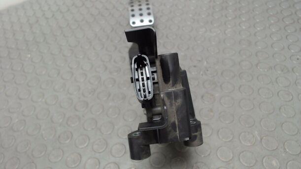 Foto: GASPEDAL ( DISTINCTIVE VERSION ) eines Alfa Romeo GT 1.9 JTD M-Jet