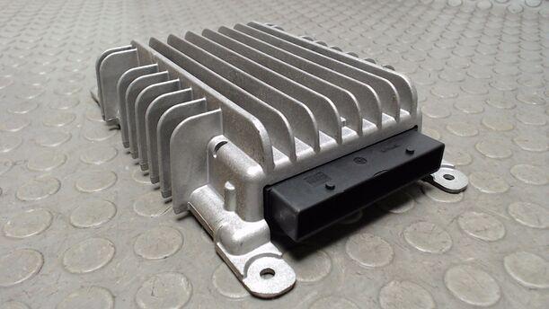 Foto: RADIO VERSTÄRKER ( BOSE ) eines Alfa Romeo GT 1.9 JTD M-Jet
